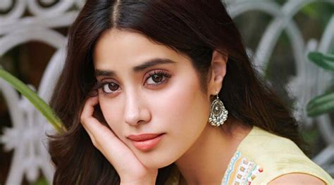 jahnvi kapoor figure|Janhvi Kapoor Age, Height, Boyfriend and Body。